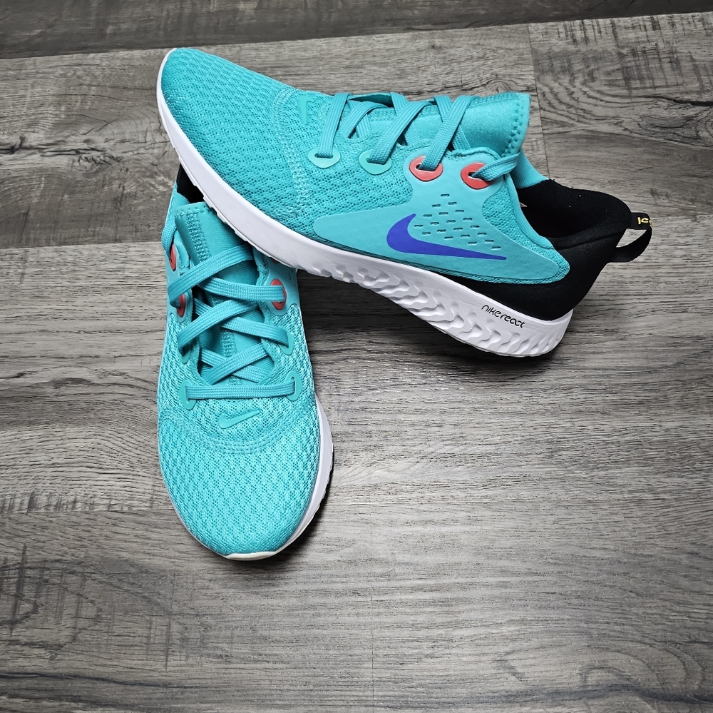 Ladies Nike 6.5